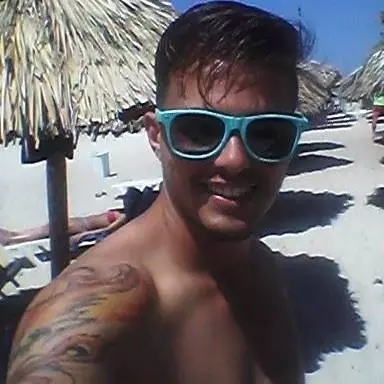 Chico de 32 busca chica para hacer pareja en Villa clara, Cuba