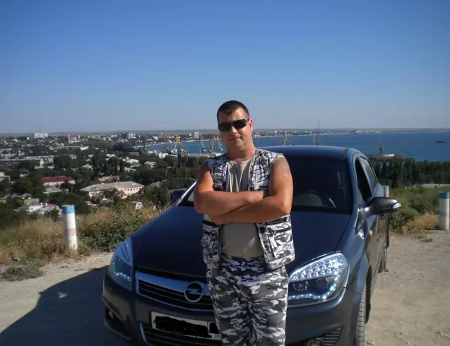 Hombre de 43 busca mujer para hacer pareja en Teodosio, Rusia