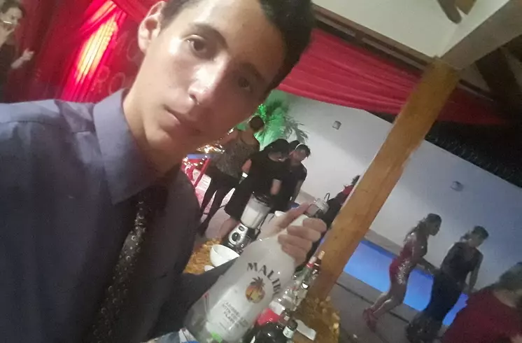 Chico de 23 busca chica para hacer pareja en Santa cruz, Bolivia
