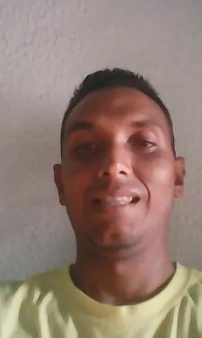 Hombre de 39 busca mujer para hacer pareja en Caracas, Venezuela