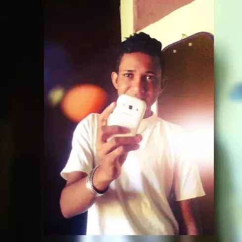 Chico de 26 busca chica para hacer pareja en Maracay, Venezuela