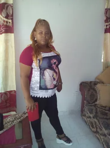 Mujer de 43 busca hombre para hacer pareja en Santo Domingo Oeste, República Dominicana