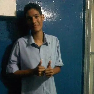 Chico de 25 busca chica para hacer pareja en Valencia, Venezuela