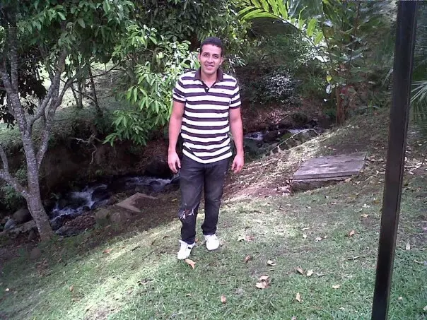 Hombre de 38 busca mujer para hacer pareja en Santiago de cali, Colombia