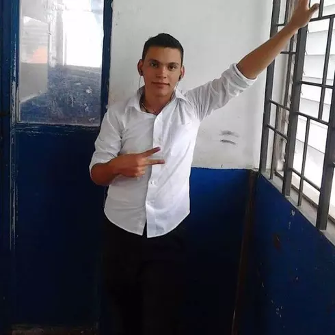 Chico de 26 busca chica para hacer pareja en San salvador, Salvador