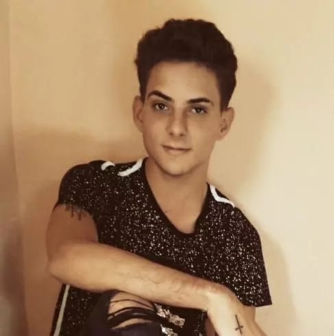 Chico de 22 busca chica para hacer pareja en Villa clara, Cuba