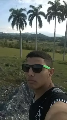 Chico de 23 busca chica para hacer pareja en Holguin, Cuba