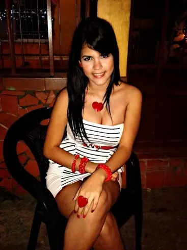 Chica de 28 busca chico para hacer pareja en Caracas, Venezuela