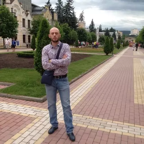 Hombre de 39 busca mujer para hacer pareja en Magas, Rusia