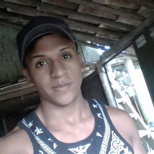 Chico de 26 busca chica para hacer pareja en Machala, Ecuador