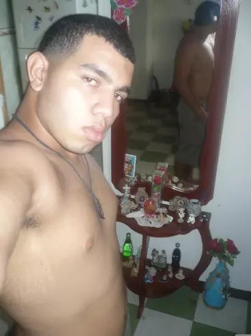 Chico de 33 busca chica para hacer pareja en Caracas, Venezuela