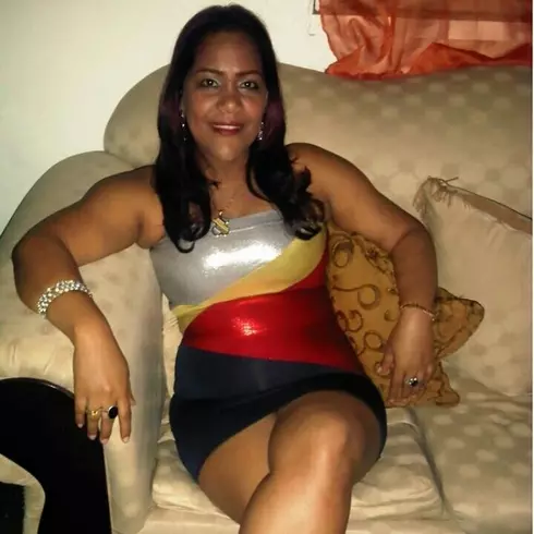 Mujer de 46 busca hombre para hacer pareja en República Dominicana