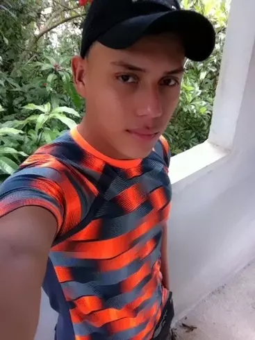 Chico de 29 busca chica para hacer pareja en Santa Barbara, Honduras